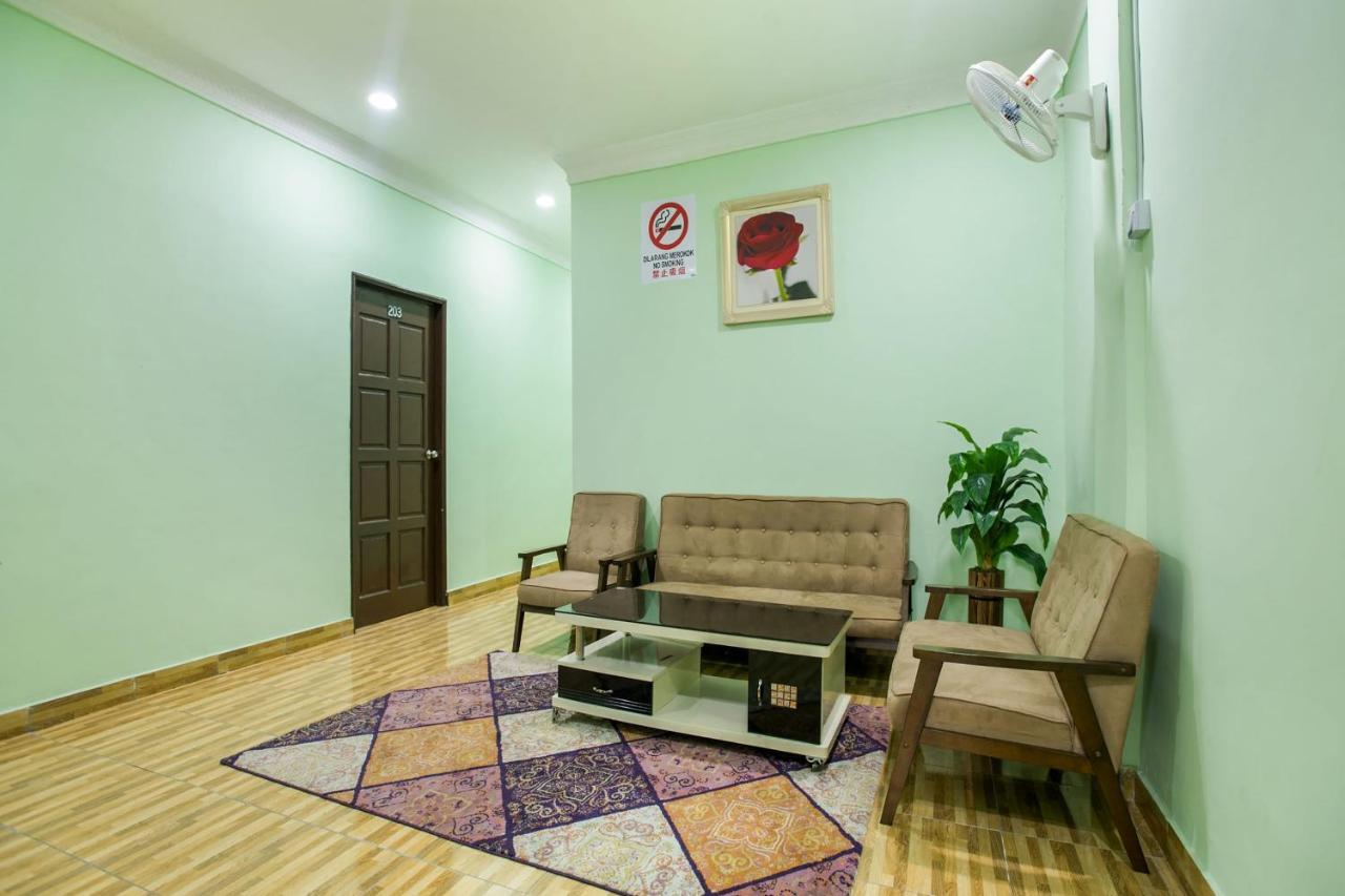 Oyo 89712 Grand Inn Semporna Kültér fotó